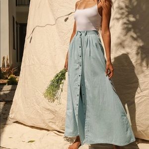 ✨LULUS BAEZ BLUE CHAMBRAY SKIRT